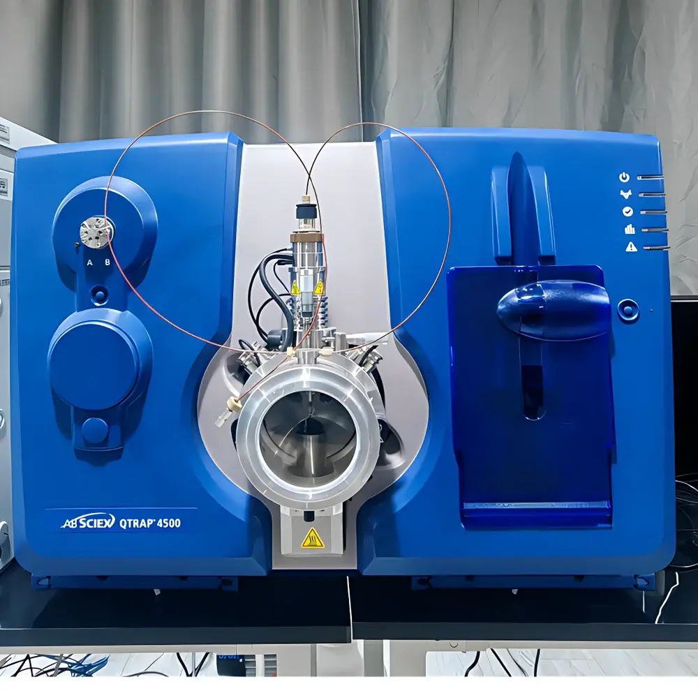 SCIEX QTRAP 4500 Hybrid Triple Quadrupole/Linear Ion Trap Mass Spectrometer with Shimadzu Nexera LC-30AD UHPLC System