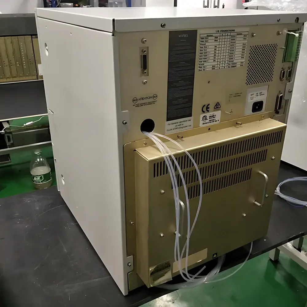 Waters LC-2695 Pre-Owned High-Performance Liquid Chromatograph