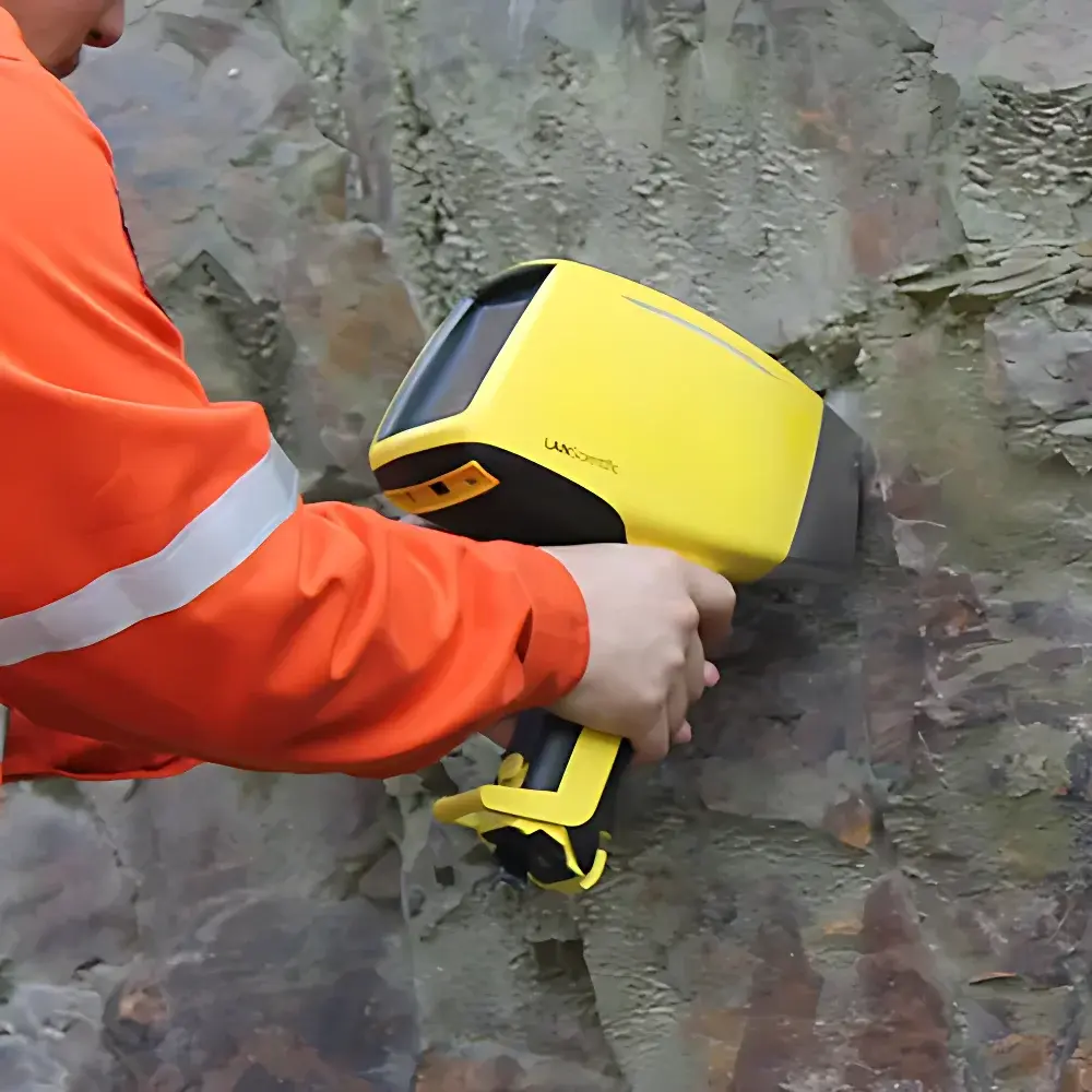 Brookfield LANScientific TrueX 900 Portable Energy Dispersive X-Ray Fluorescence (EDXRF) Spectrometer for Ore and Geological Materials